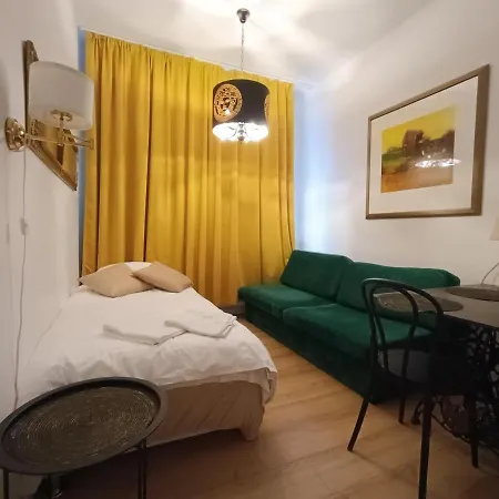 L Ajax Airport Bitwy Warszawskiej شقة