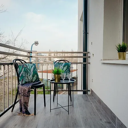 L Ajax Airport Bitwy Warszawskiej Apartmán *