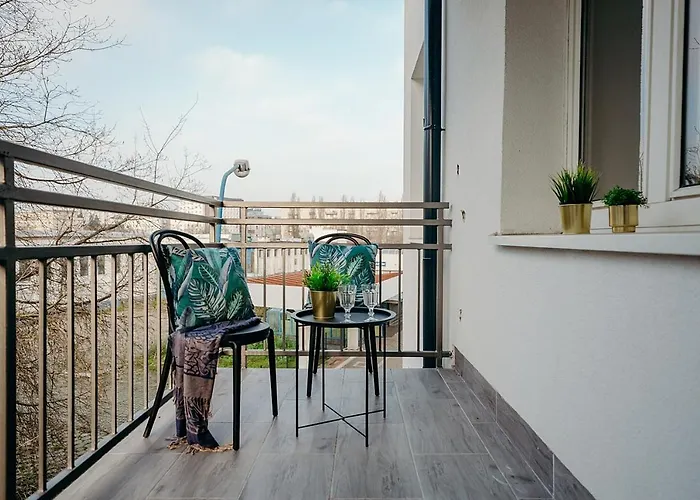 L Ajax Airport Bitwy Warszawskiej Appartamento *